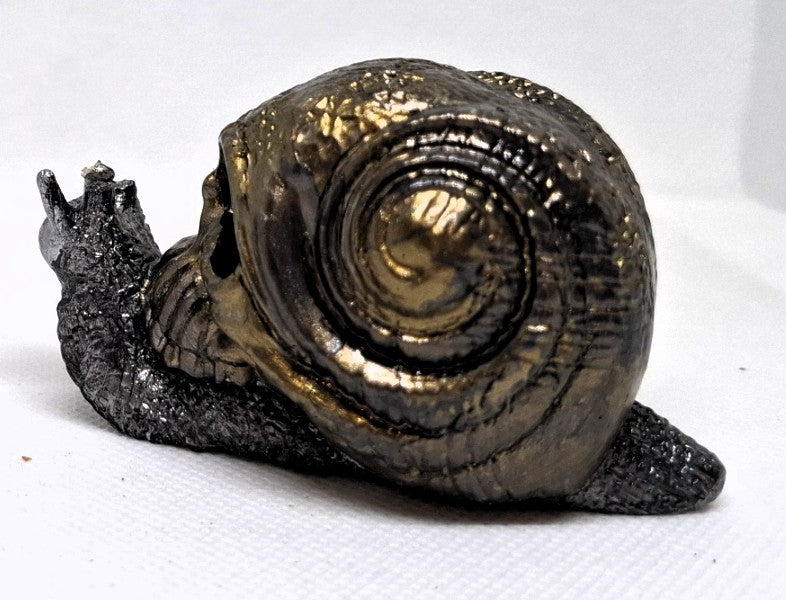 „Gold-Schwarzer Schneckenschädel“ – handgemacht, edel & geheimnisvoll 🖤✨🐌
