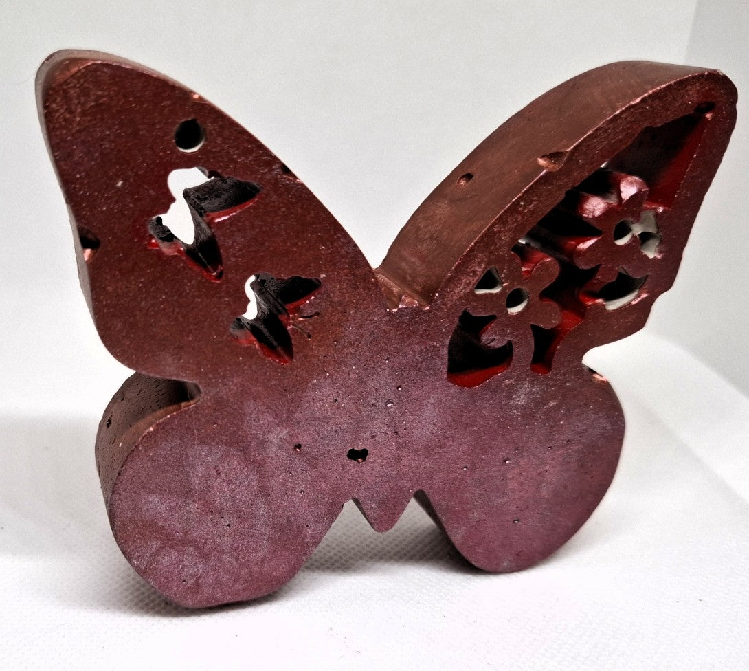 Betonfigur „Schmetterling mit Blumenornament“ – handgemacht & dekorativ 🦋🌸✨