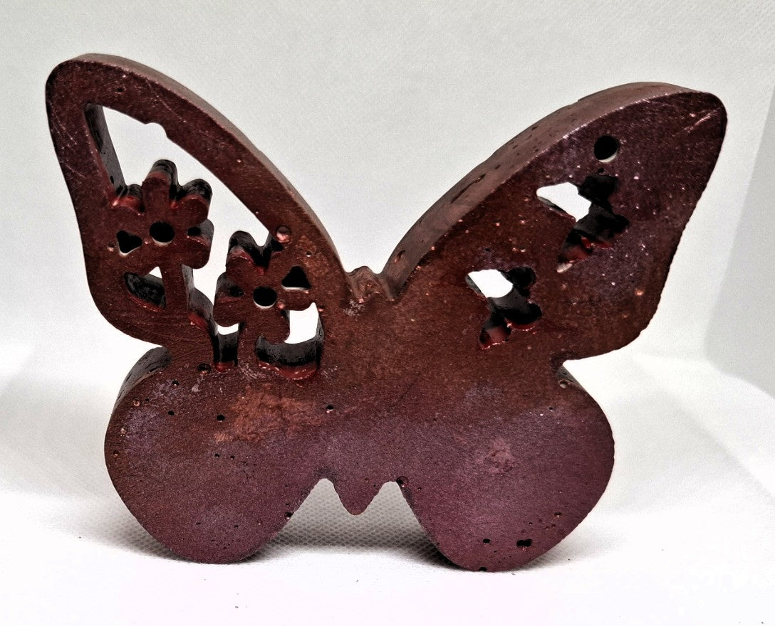 Betonfigur „Schmetterling mit Blumenornament“ – handgemacht & dekorativ 🦋🌸✨