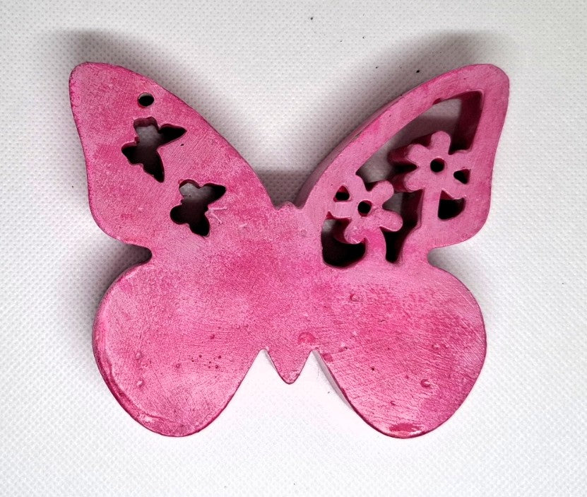 „Rosa Schmetterling mit Blumenornament“ – handgemacht & fröhlich verspielt 🌸🦋✨