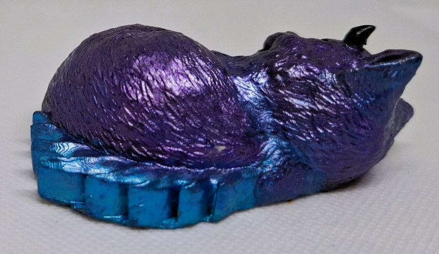 Betonfigur „Schlafende Katze in Lila-Blau“ – handgemacht & zauberhaft verträumt 🐱💜✨
