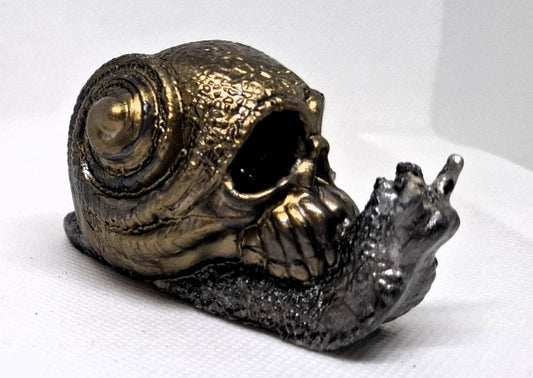 „Gold-Schwarzer Schneckenschädel“ – handgemacht, edel & geheimnisvoll 🖤✨🐌