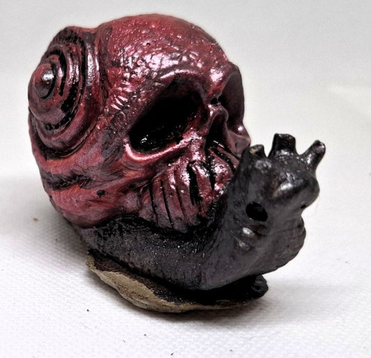 „Rot-Schwarzer Schneckenschädel“ – mystisch, robust & einzigartig ❤️🖤🐌💀